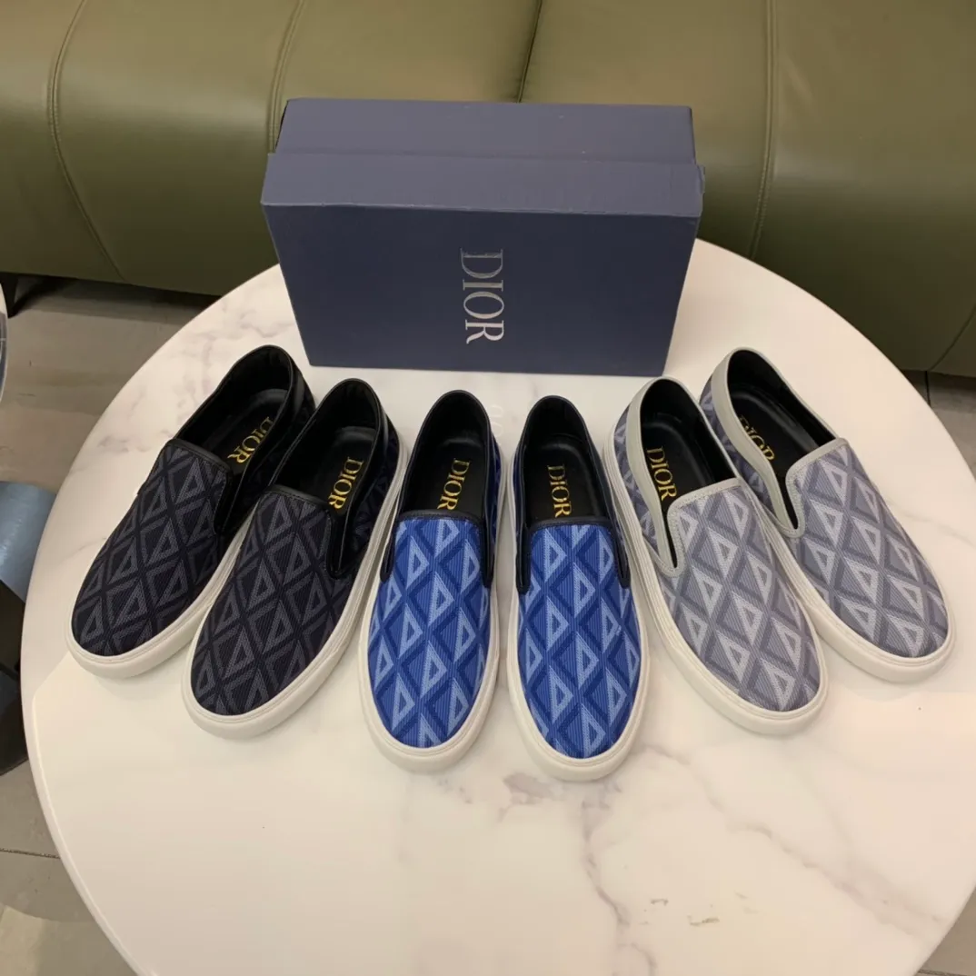 Men's men's shoes 💰360, Dior series casual shoes 👟🔥🕷🕷【Dior】Dior New casual men's shoes are launched in Hong Kong counters. Official website 1:1 production. Original Italian materials. Designed by European and American masters. Perfect shape to create counter quality, solid color rubber wear-resistant outsole and classic dazzling head! Super versatile and very comfortable. High-end without losing taste, fashionable and novel! ! Absolute focus! Code number: 38-45